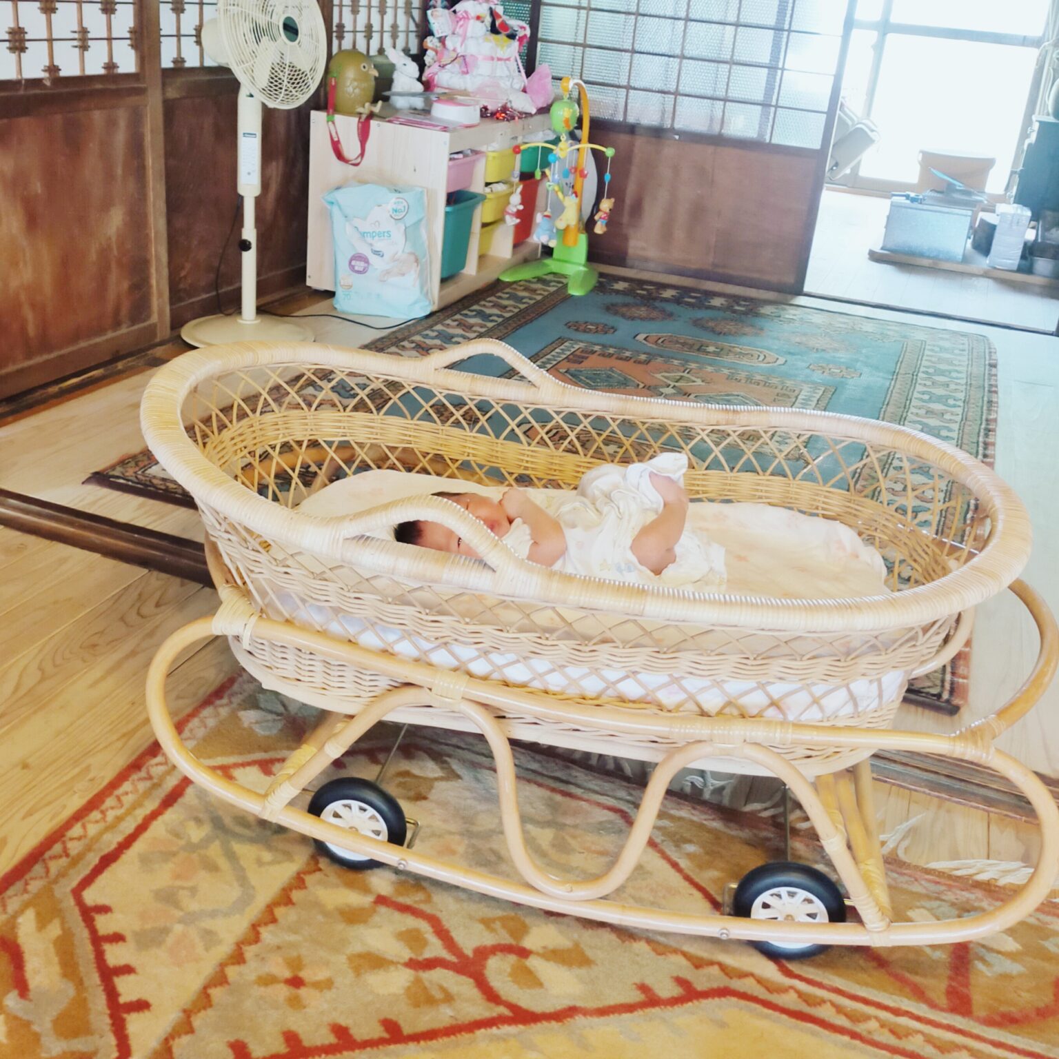 【ベビーベッド】昔ながらのベビーベッド、籐のゆりかごヨーランが可愛いい 里山と古民家と暮らし