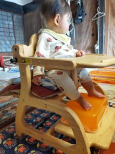 yamatoya　ローチェア　すくすくローチェア　大和屋　離乳食
子供の椅子
